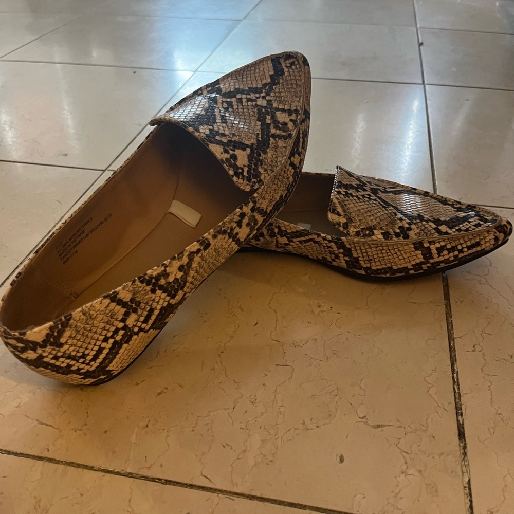 NEVER WORN snake skin loafers